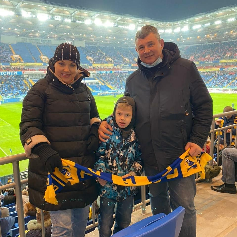 Дождь и ветер нам нипочём! Болеем за наших!