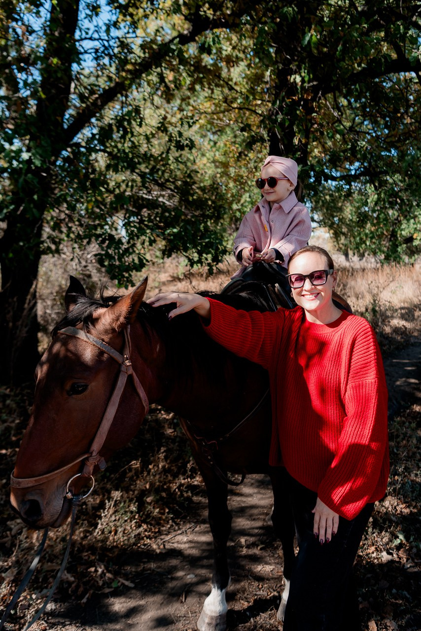 Семейная фотосессия в поле с Лошадками. Фотограф в Волгограде и Волжском Александр Горбань