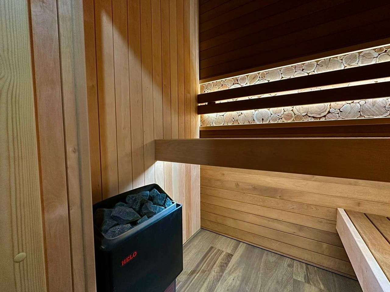 Сауна в Охта парке с интеграцией можжевелового панно за подспинник. Компактно, уютно, функционально!. SaunaTopMasters