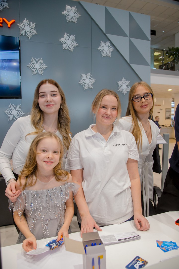 Чудеса на новогодней елке: хоровод игрушек. Репортажная съемка Иркутск Александр Ростов