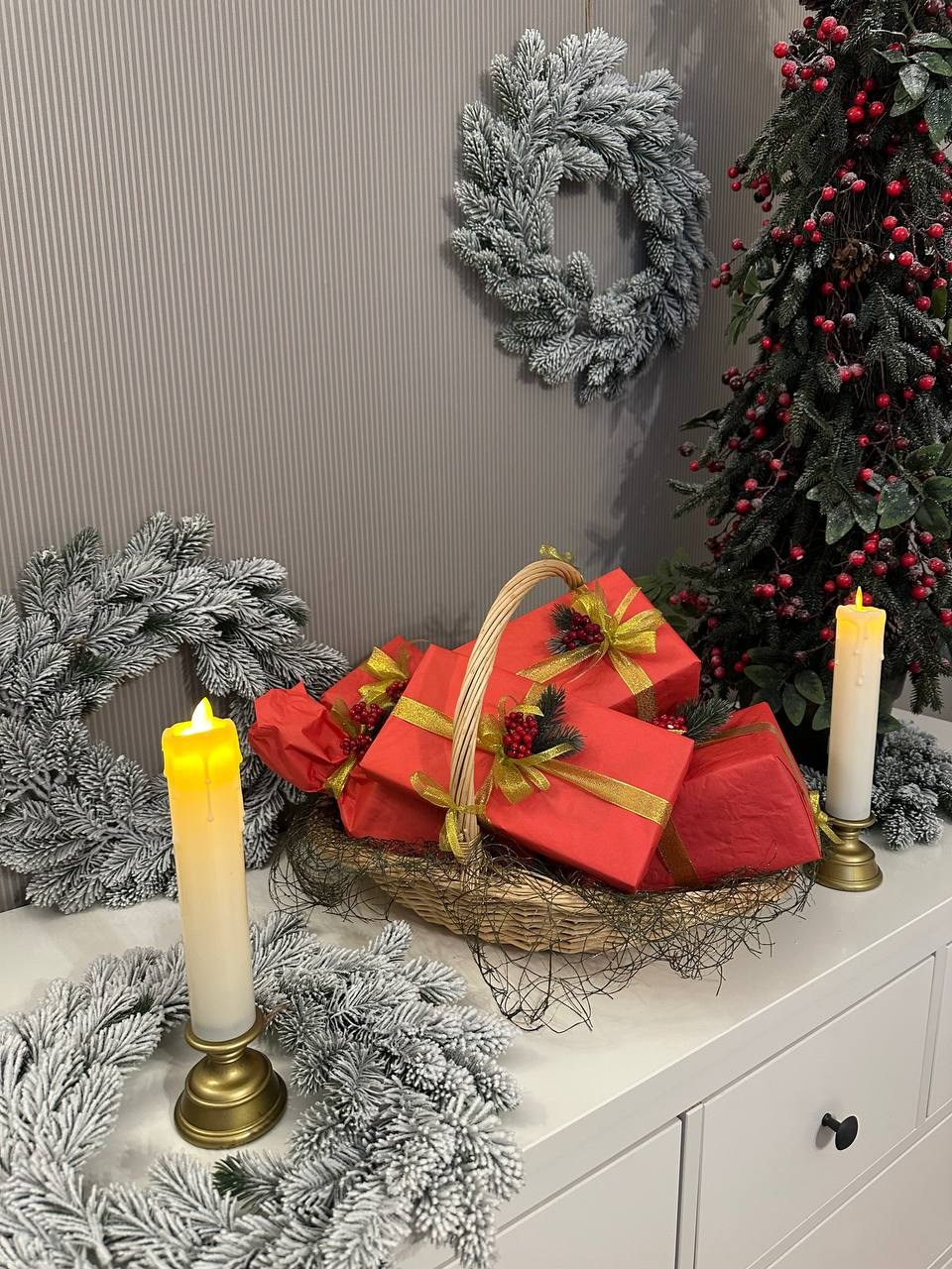 Новогодняя корзина. Студия подарочных наборов «Владия»
