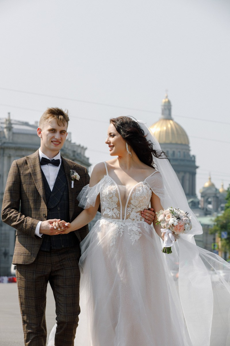 Свадебная фотосессия на Невском. Свадебный фотограф СПБ