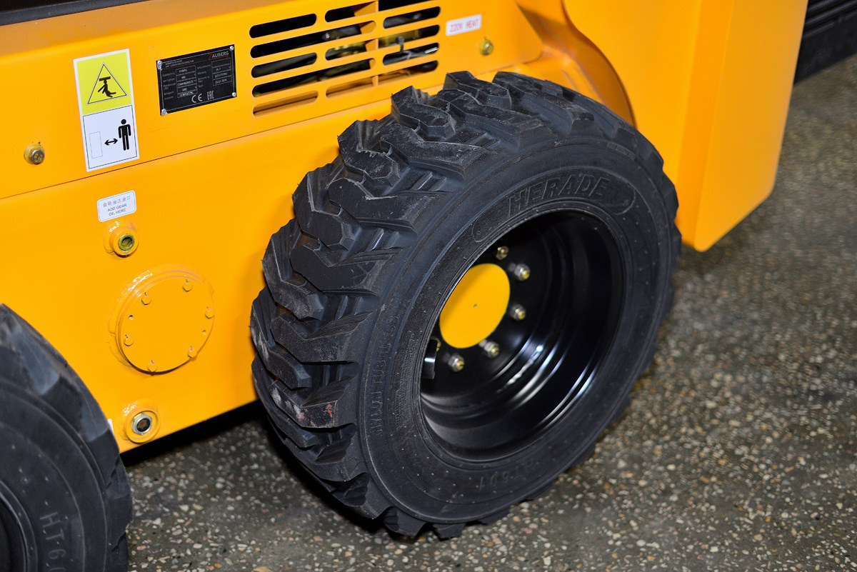 Центр технического обслуживания. Фотограф Сергей Сергеев