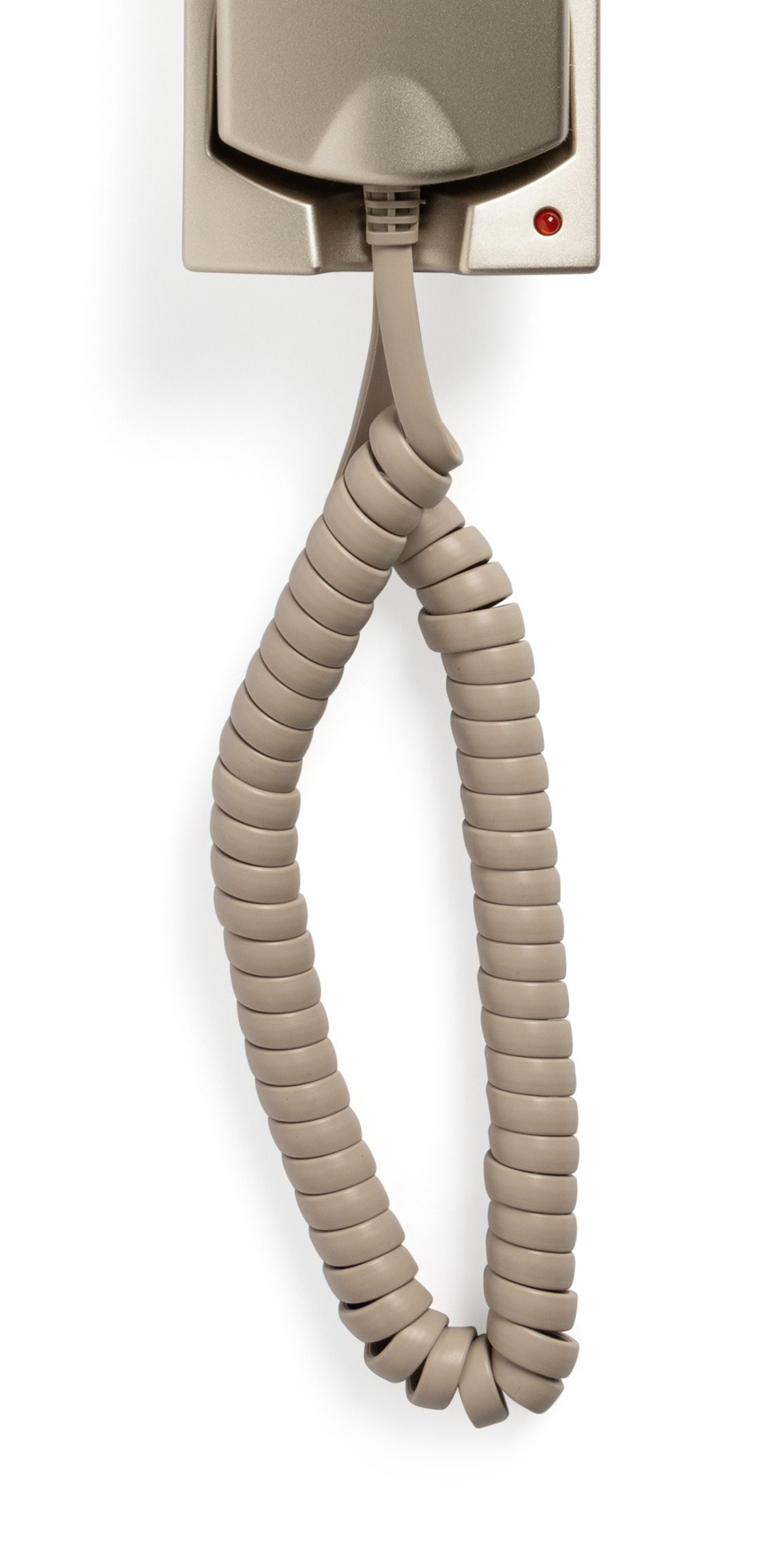 Детализация кабеля трубки золотистого домофона | Фото для инструкции