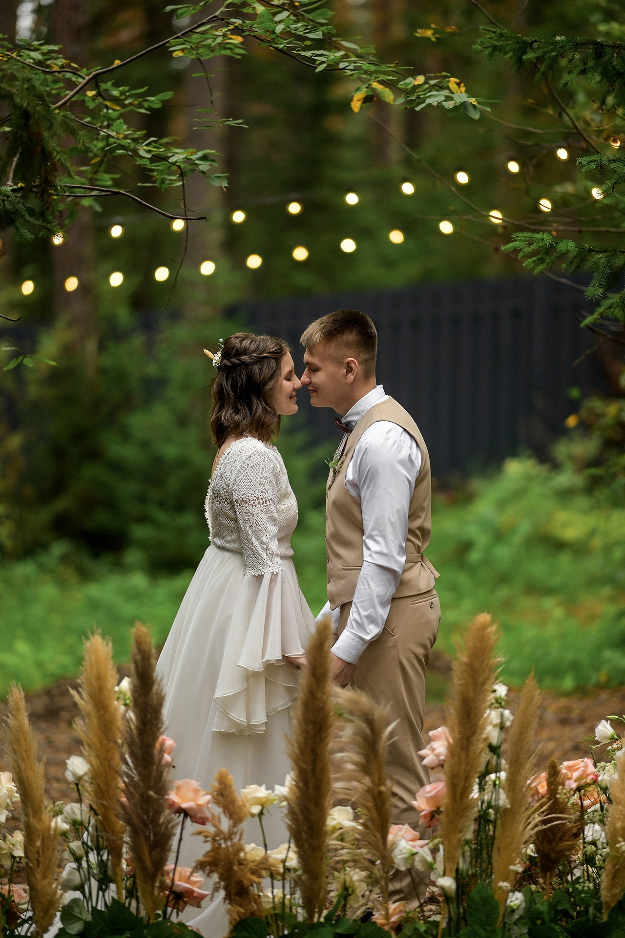 🌿 Влад и Влада — романтичная свадьба в лесу и на яхте | Камерная церемония в Красноярске. 📸 Свадебный и семейный фотограф в Красноярске Тихомиров Евгений | 17 лет опыта | 800+ свадеб