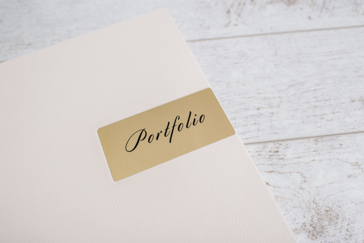 Кожаная обложка, пластина. Фотограф Евгения Мальцева, Архангельск