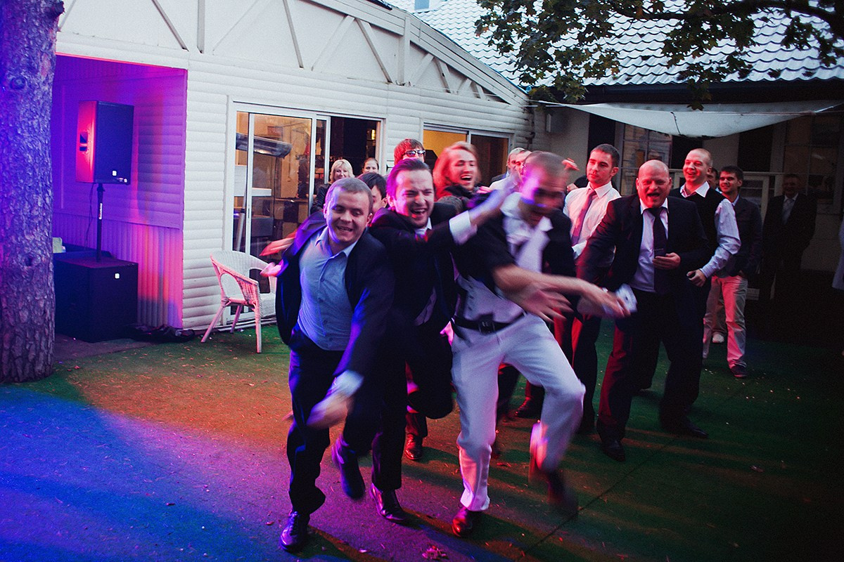 Свадебная прогулка Алекса и Даши. Фотограф крещение венчание в Петербурге! Помогает подобрать храм и посоветовал душевного батюшку в СПб