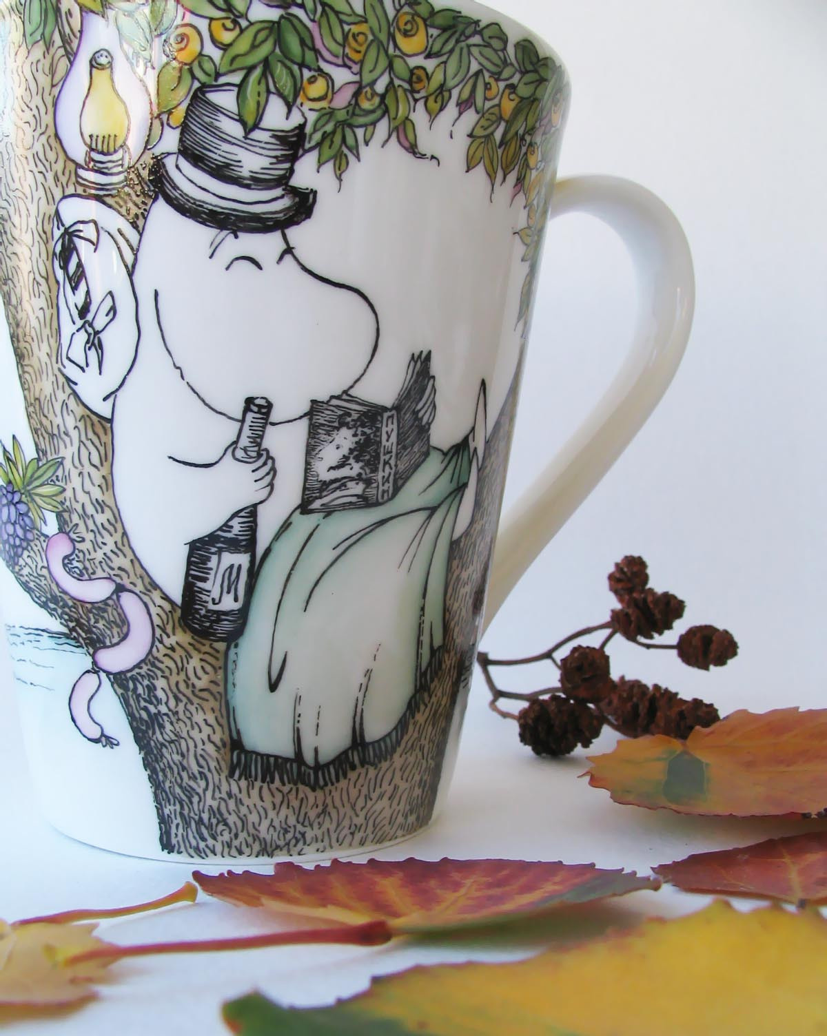 В Муми-дол приходит осень. Индивидуальные заказы по росписи фарфора в Санкт-Петербурге.