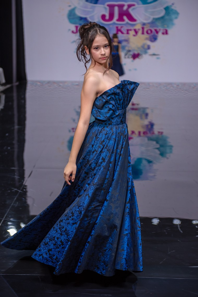 SochiFashionWeek2024 дизайнер Юлия Крылова. Семейный и коммерческий фотограф в Сочи Александр Бодунов
