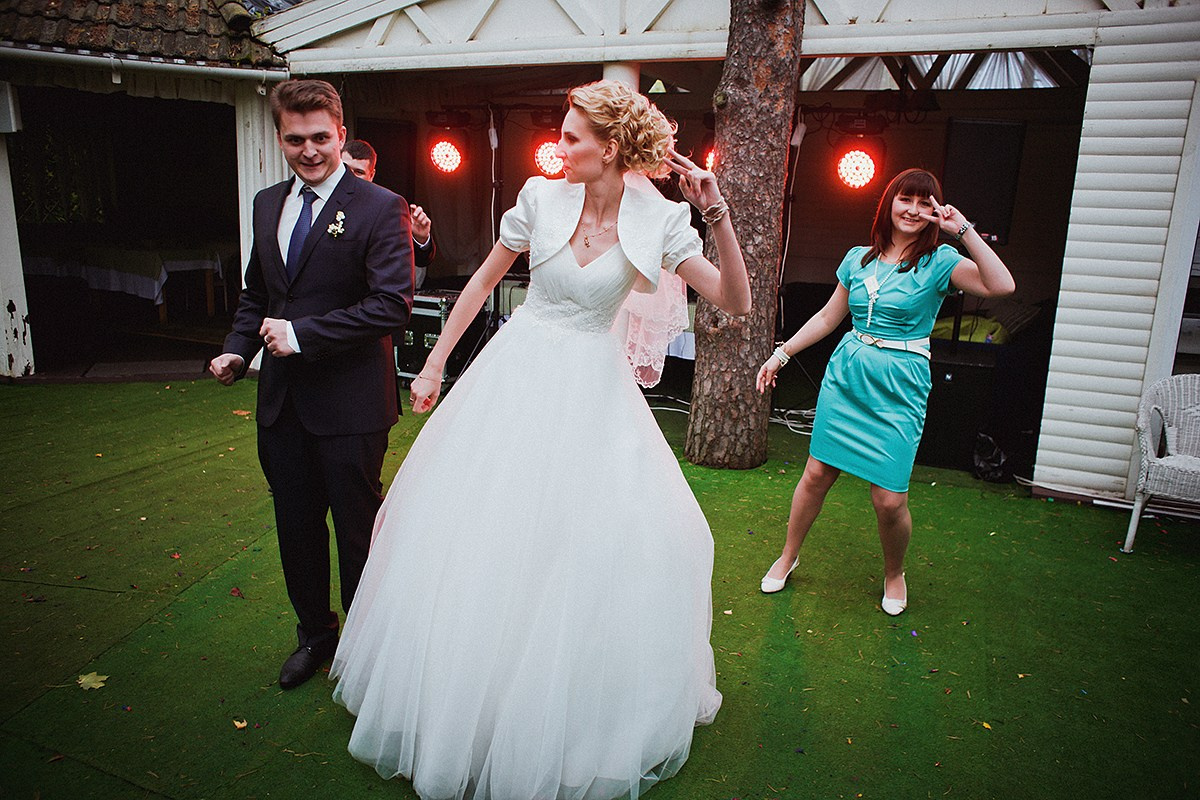 Свадебная прогулка Алекса и Даши. Фотограф крещение венчание в Петербурге! Помогает подобрать храм и посоветовал душевного батюшку в СПб