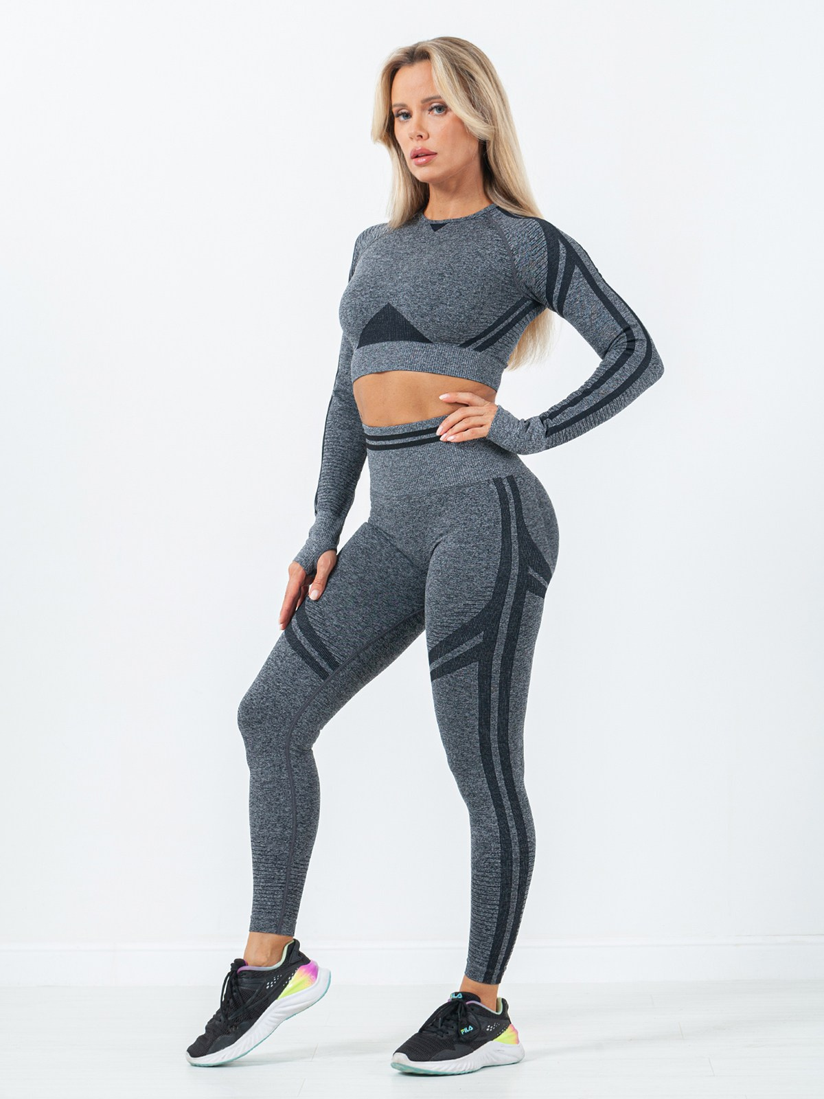 Женские спортивные костюмы, легинсы, велосипедки. Сборные фотосъёмки в Москве. фотосессии одежды.фотограф