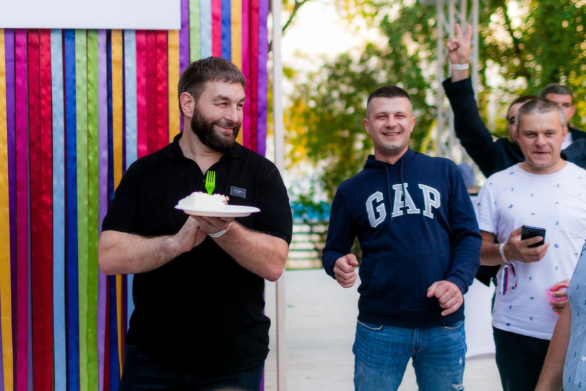 Фотосъемка корпоратива Major на берегу строгинской поймы. Репортажный фотограф Борис Геер