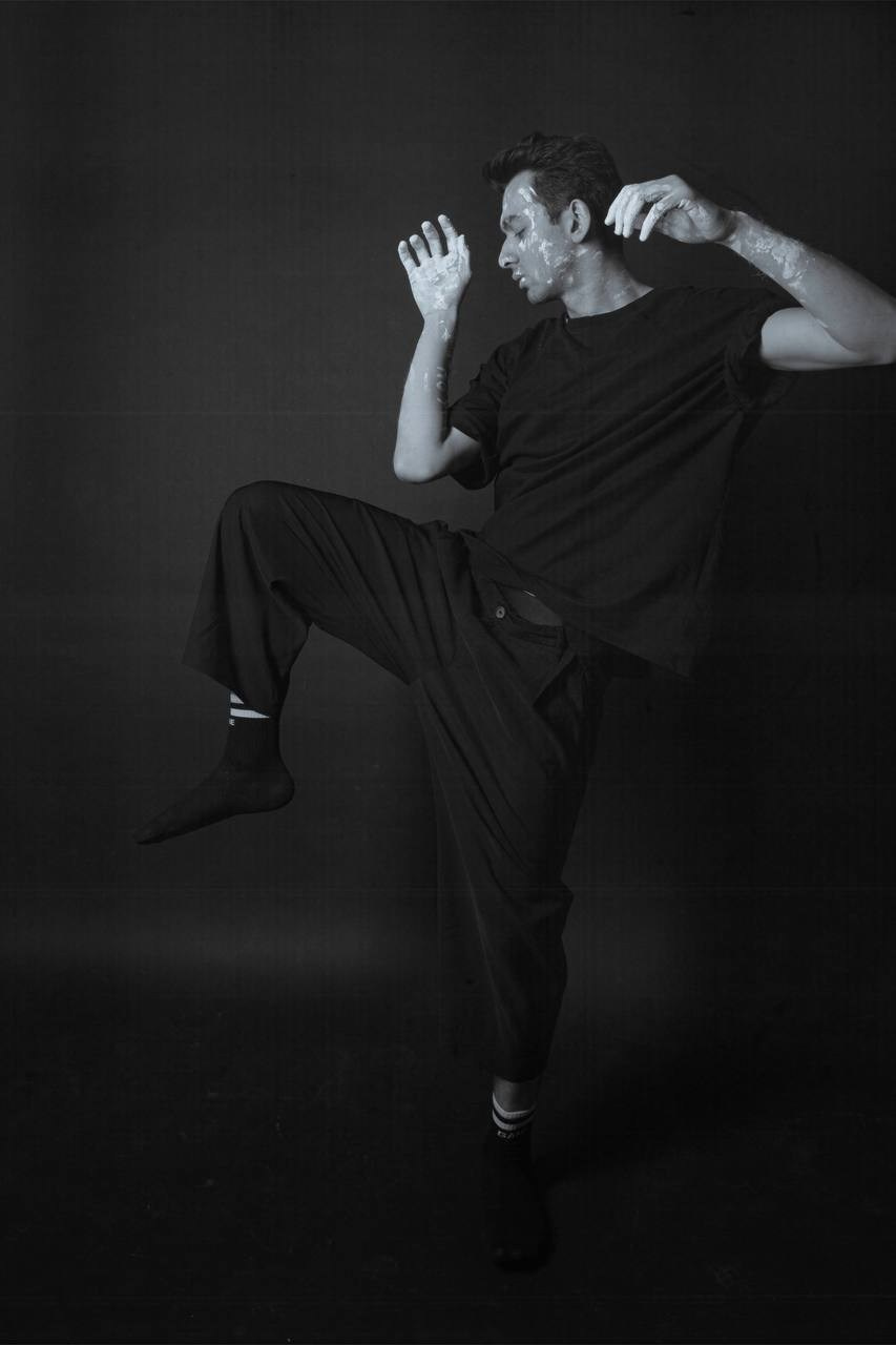 Эмоции. Краска и красные нити. Мари — фотограф и видеограф из Москвы