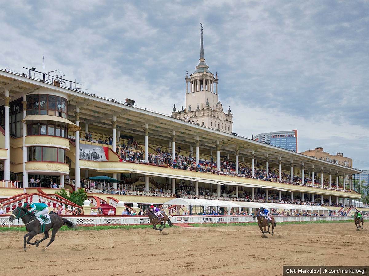Съемка скачек на Московском Ипподроме