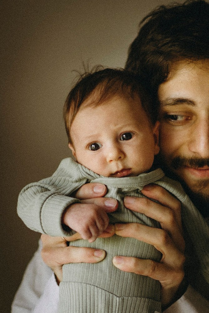 Taissia Philippe and Martin. Polina Sobol — family & documentary photographer in Bern. Outdoor & urban photo sessions for families, kids and couples