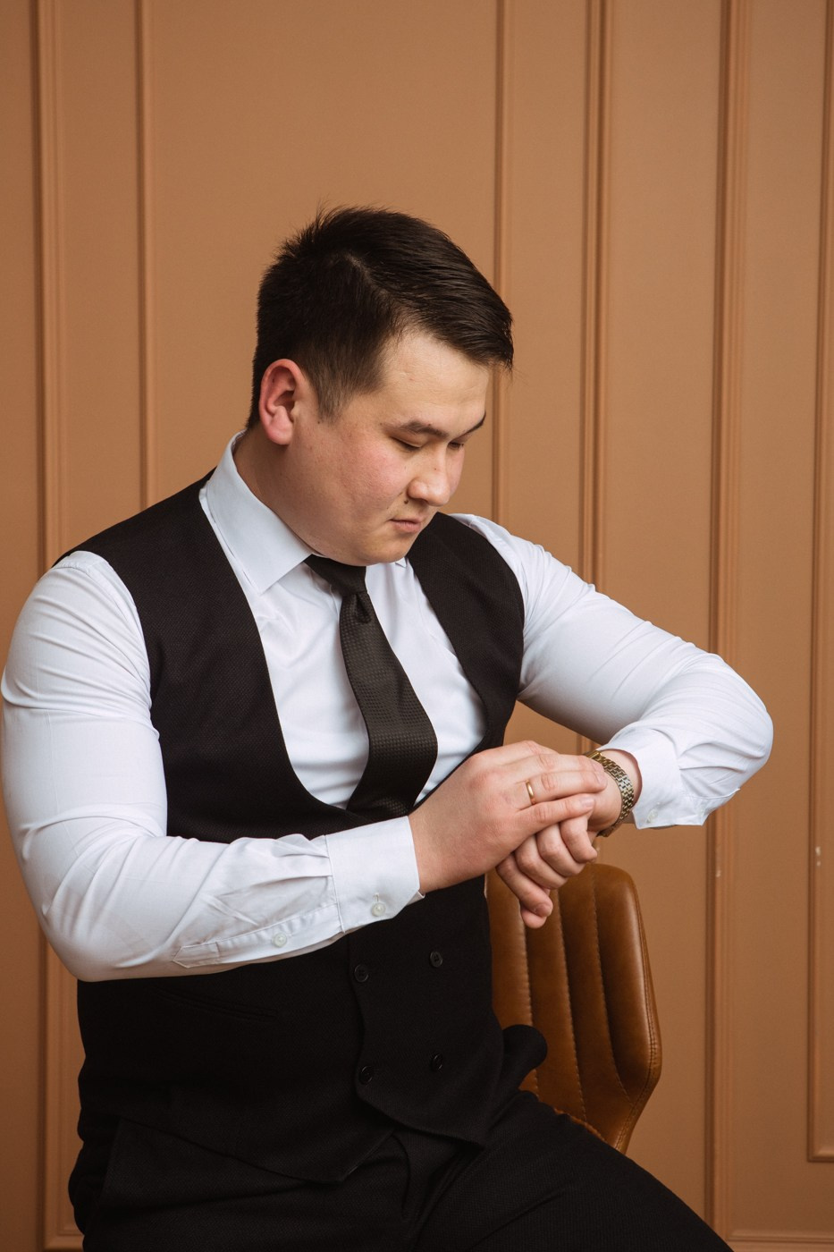 Студийный мужской портрет для выпускников медицинского университета. Фотографы в городе Волгограде — Людмила Агеева и Алексей Околелов