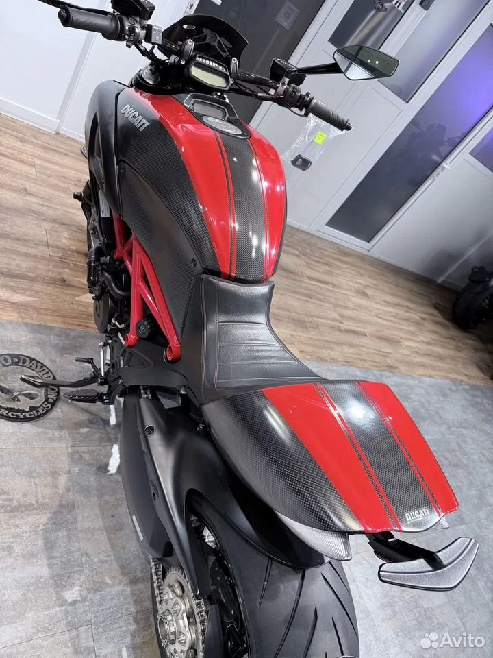 Купить 2015 Ducati Diavel Red Carbon — подробнее на сайте. Hello Davidson, Москва. Только хорошие мотоциклы…