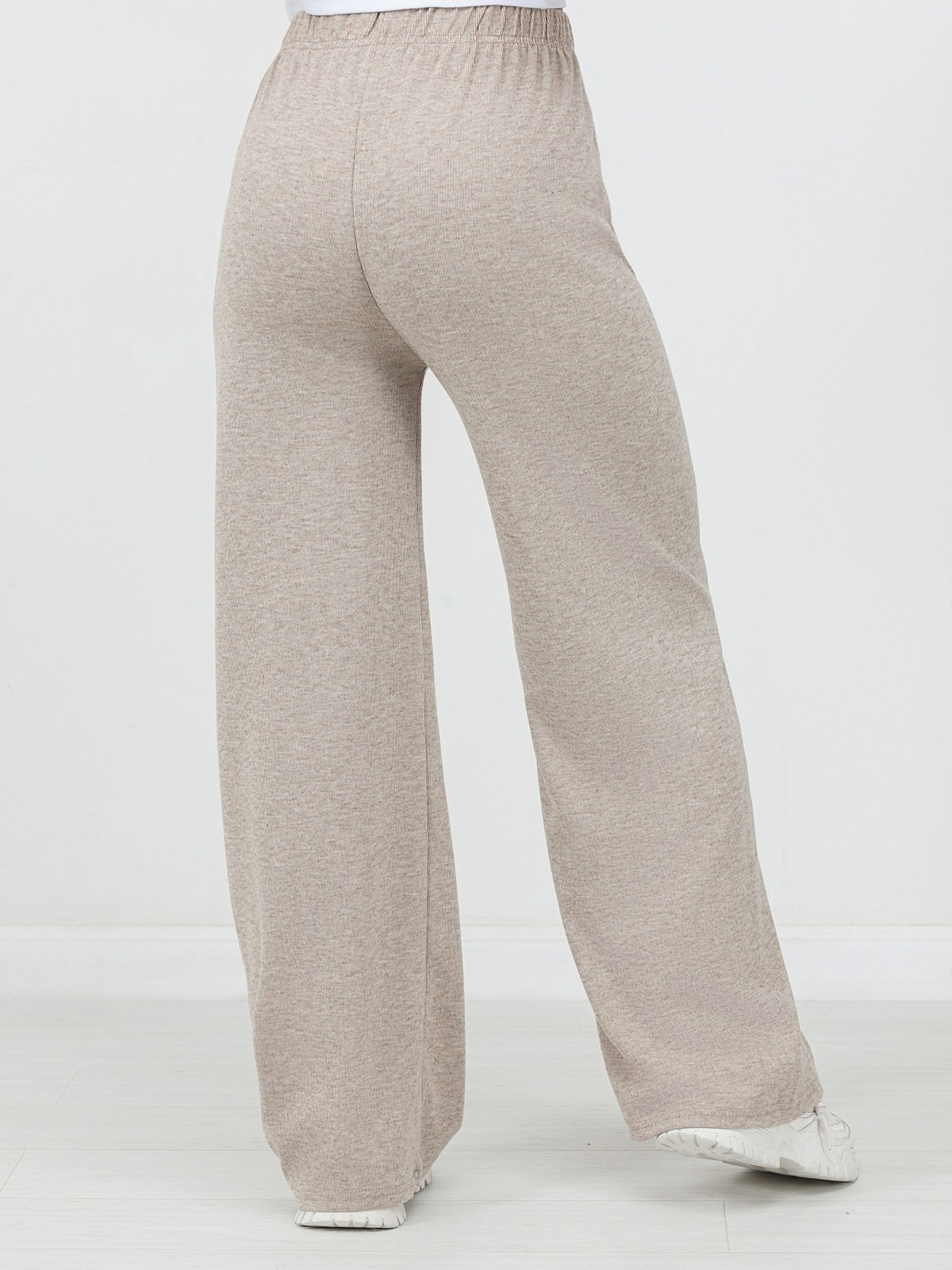 Ракурсы: женские брюки. Сборные фотосъёмки в Москве. фотосессии одежды.фотограф