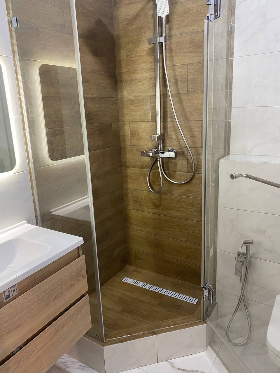 Ванная комната (ул. Краснококшайская д. 84а). Ремонт санузла, туалета, ванной под ключ в Казани. Укладка плитки