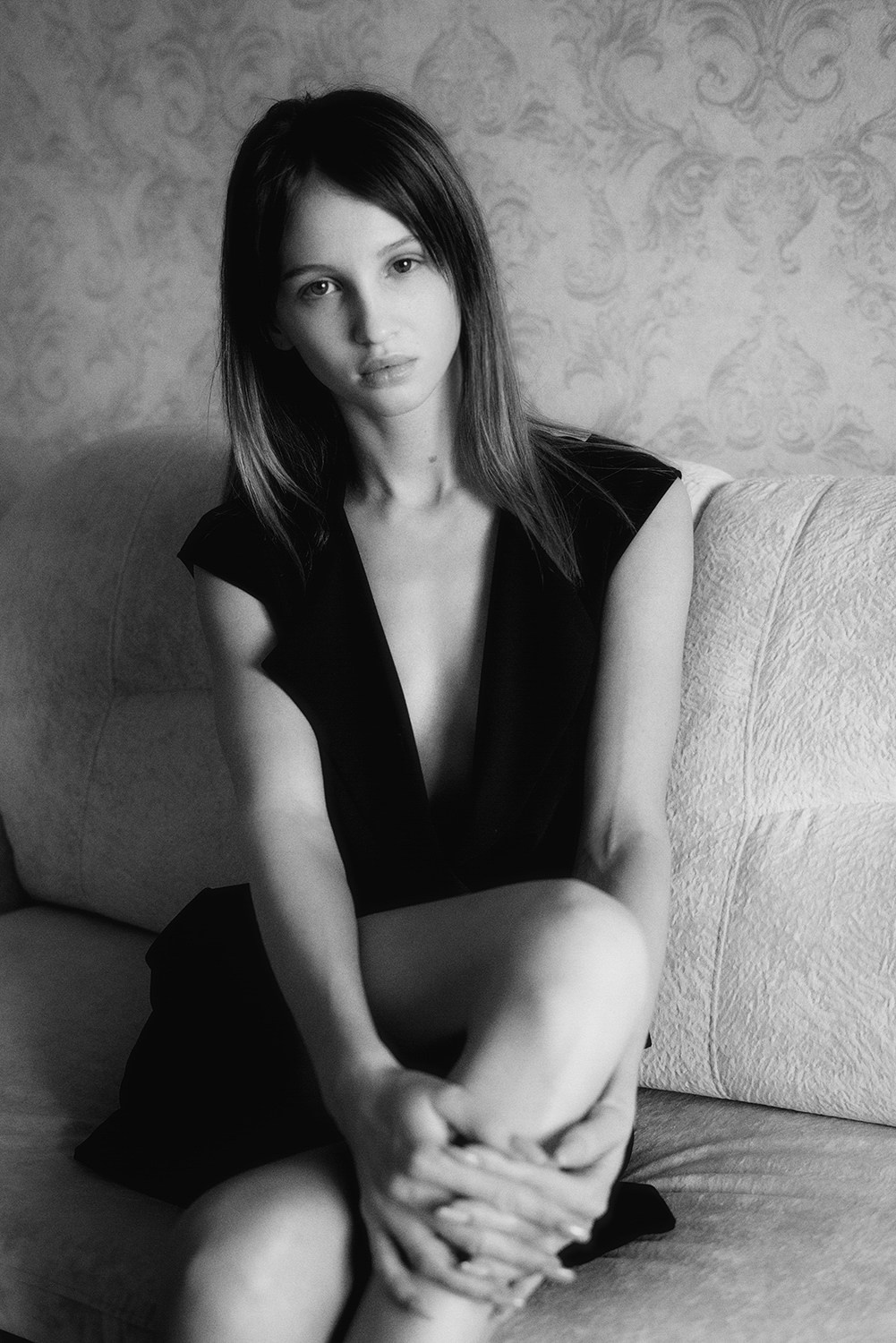 Домашняя фотосессия. Красивая фотография молодой сексуальной девушки на диване. Светлана Маликова.