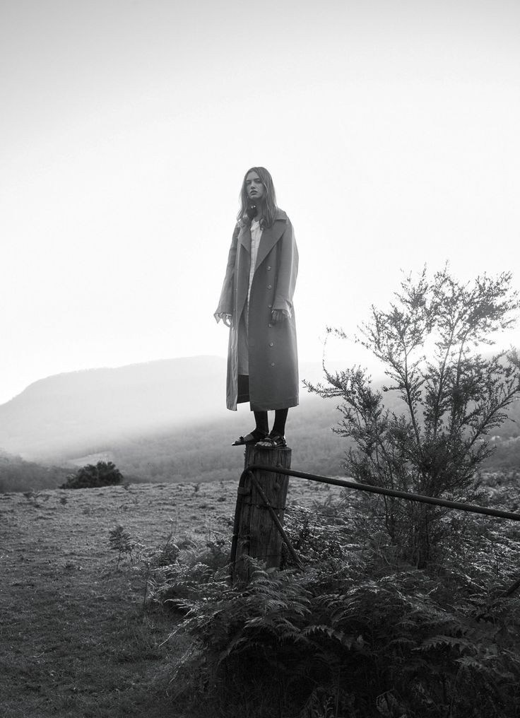 Девушка на берегу