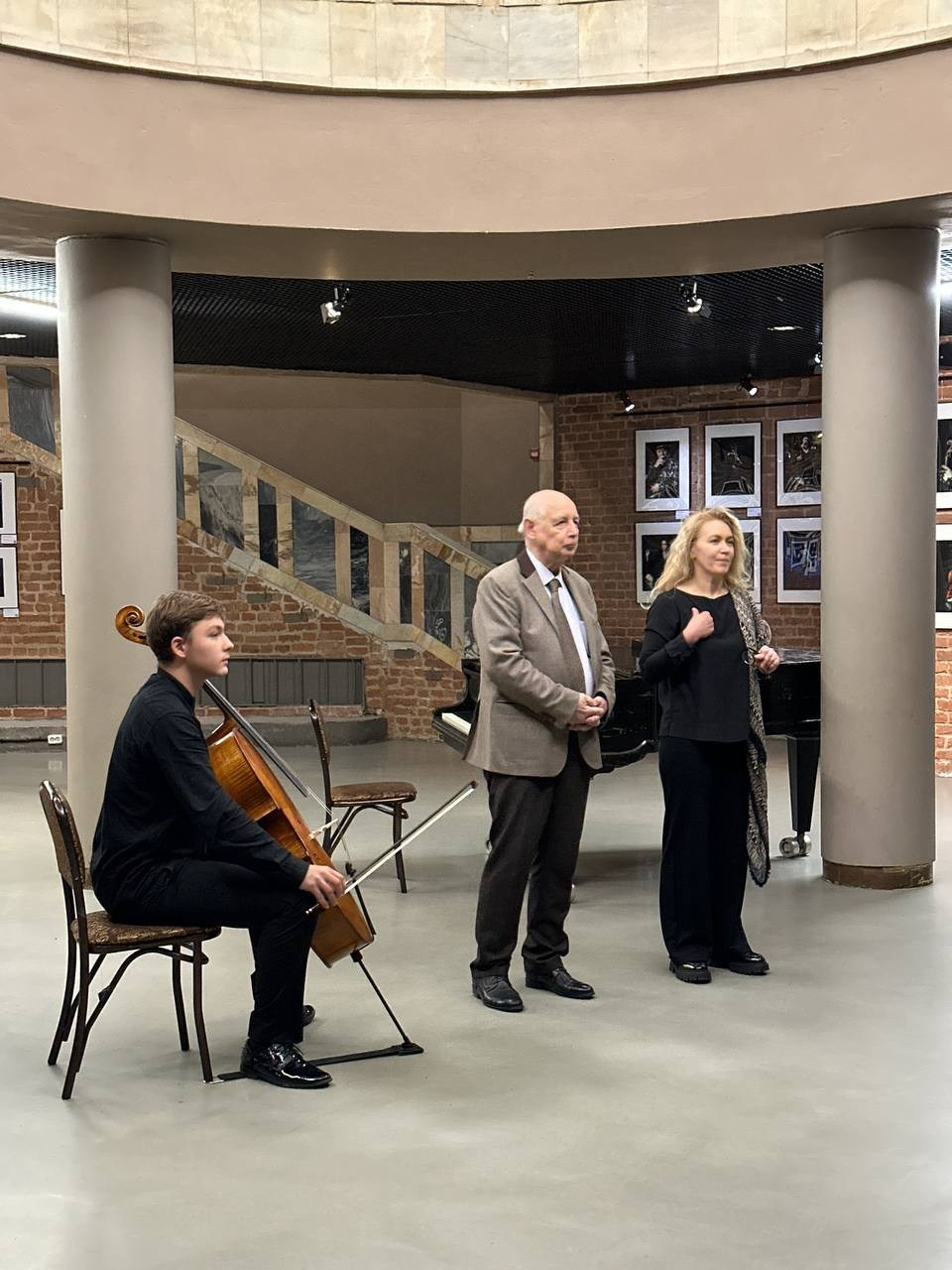 Фотография о музыке, музыкантах и их руках, магию создающих. Репортажный, архитектурный, театральный и файн-арт фотограф Лена Мельникова в Москве