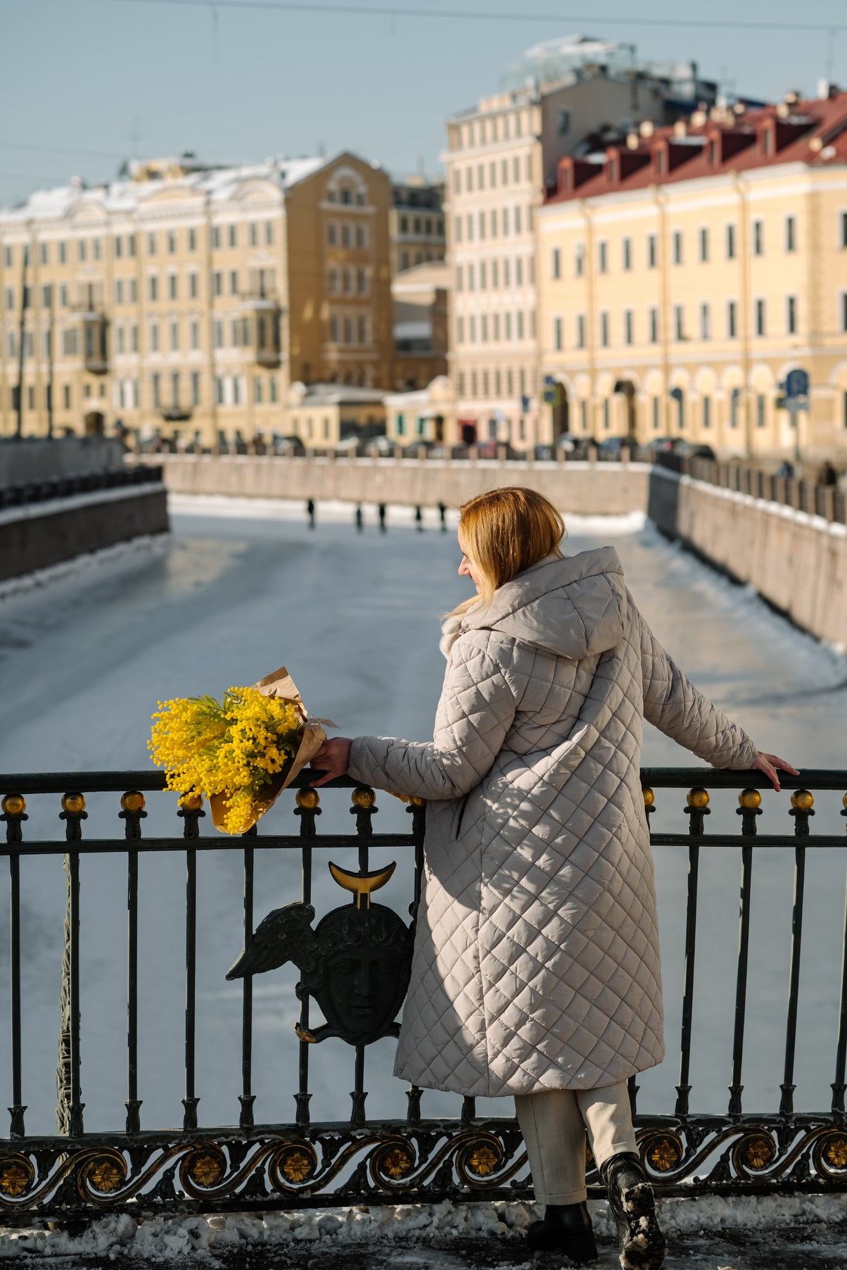Прогулка с цветами по улицам и каналам. Свадебный и семейный фотограф в Санкт-Петербурге Елена Худякова