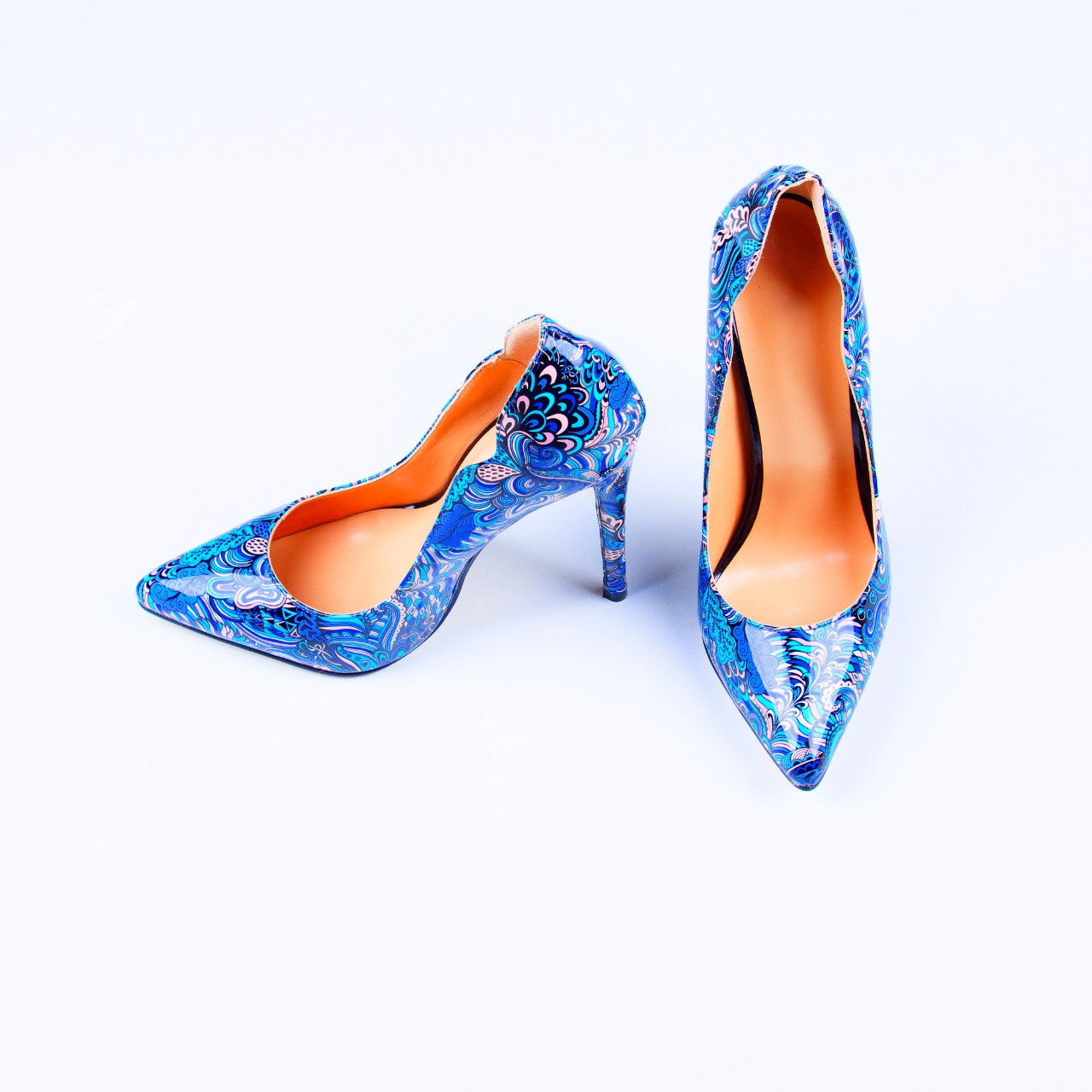 Карнавальные костюмы, вечерние и свадебные платья аренда посуточно, прокат в Жуковском. Одежда для фотосессий, аксессуары. Фотограф для маркетплейсов, фотоуслуги в Жуковском Татьяна Марсуверских