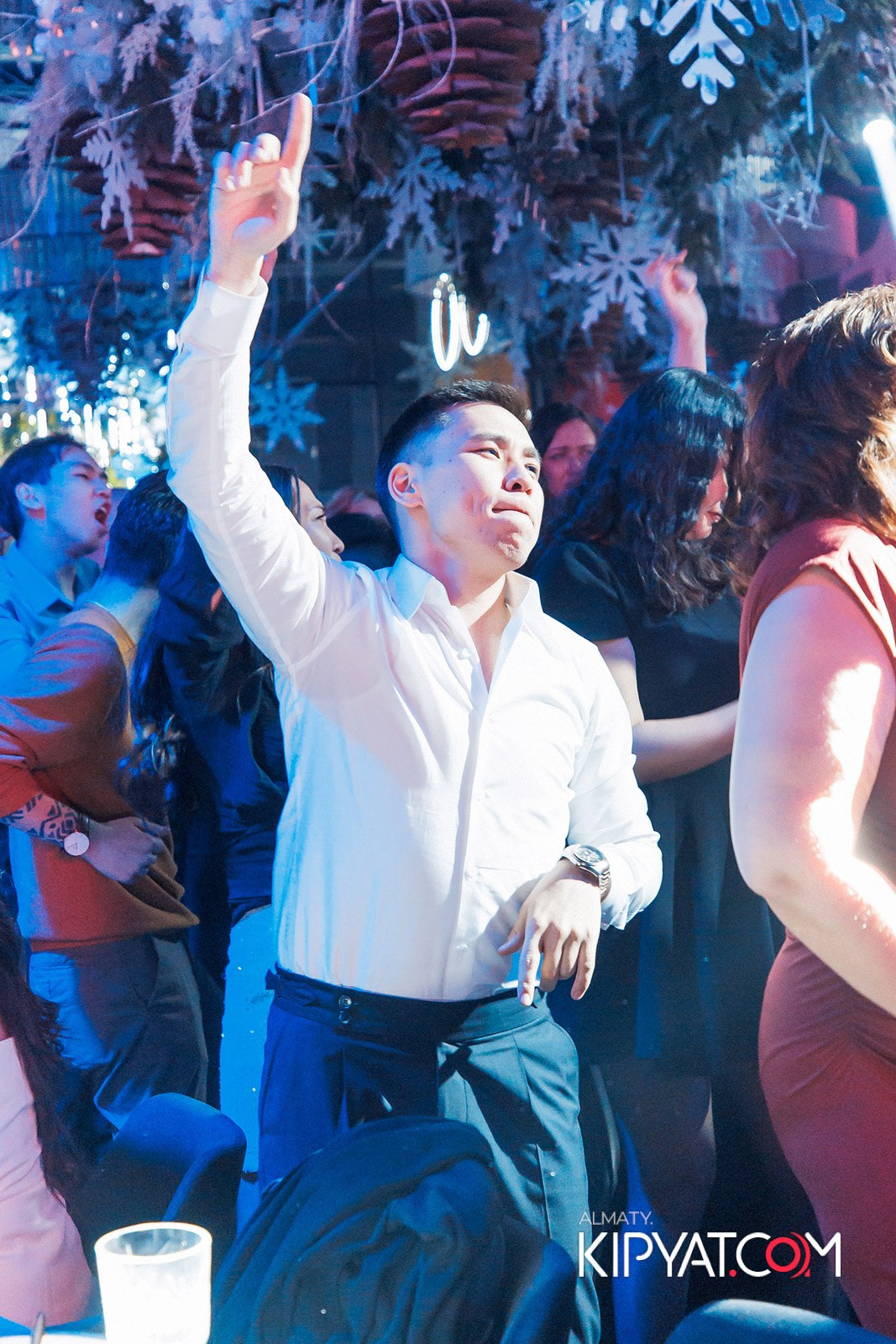 FRIENDS BAR & TERRACE. КИПЯТКОМ АЛМАТЫ!