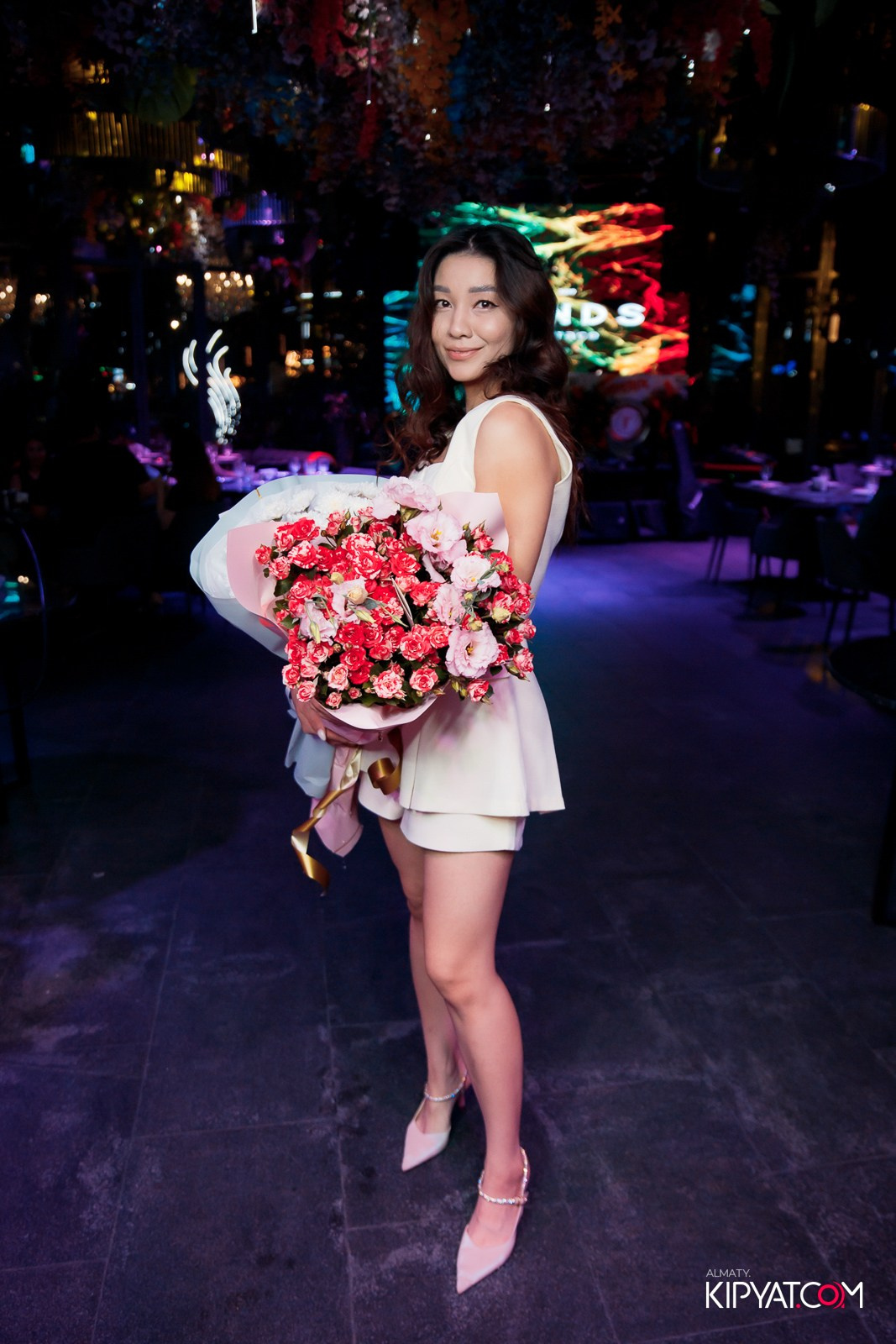 FRIENDS BAR & TERRACE. КИПЯТКОМ АЛМАТЫ!