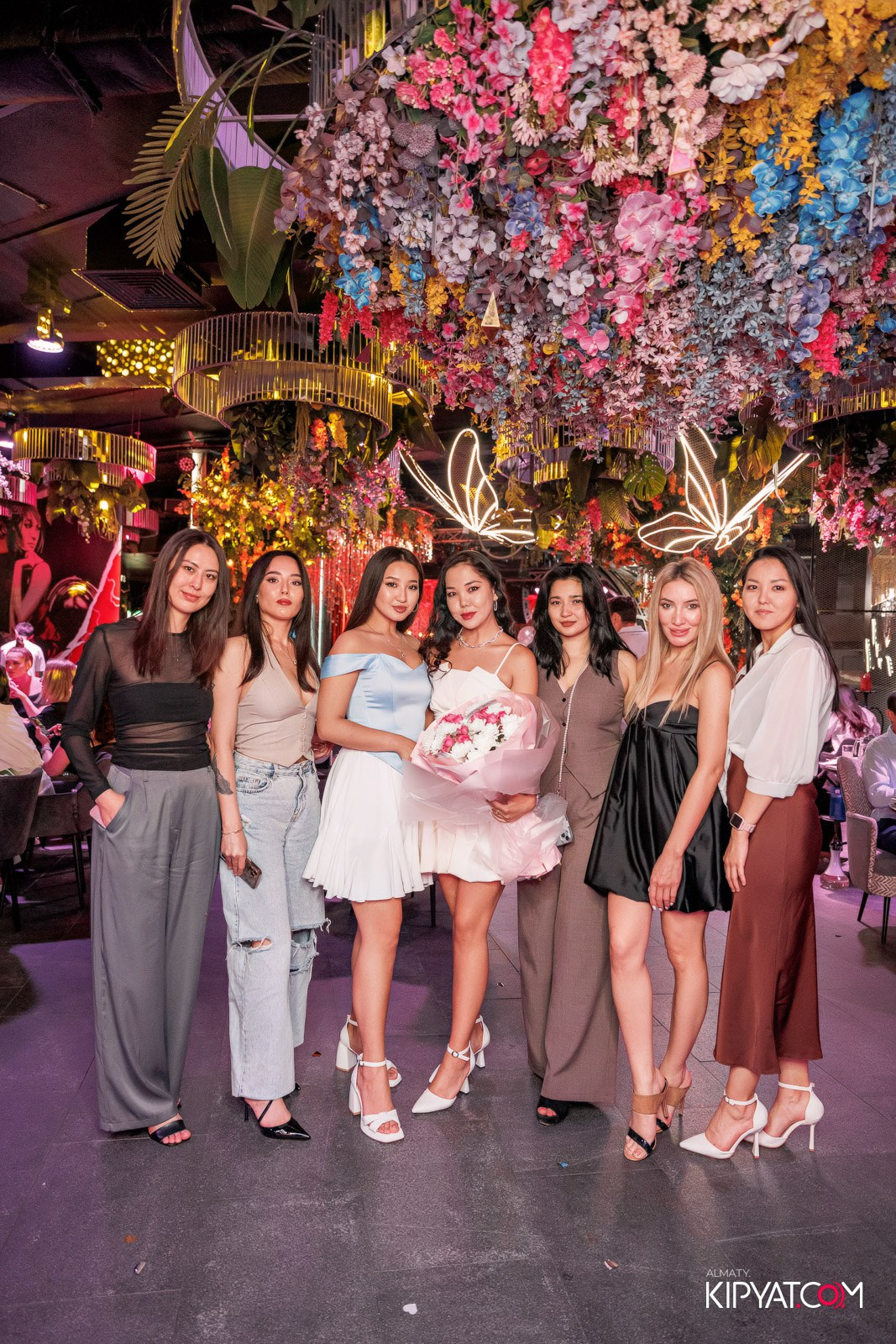 FRIENDS BAR & TERRACE. КИПЯТКОМ АЛМАТЫ!