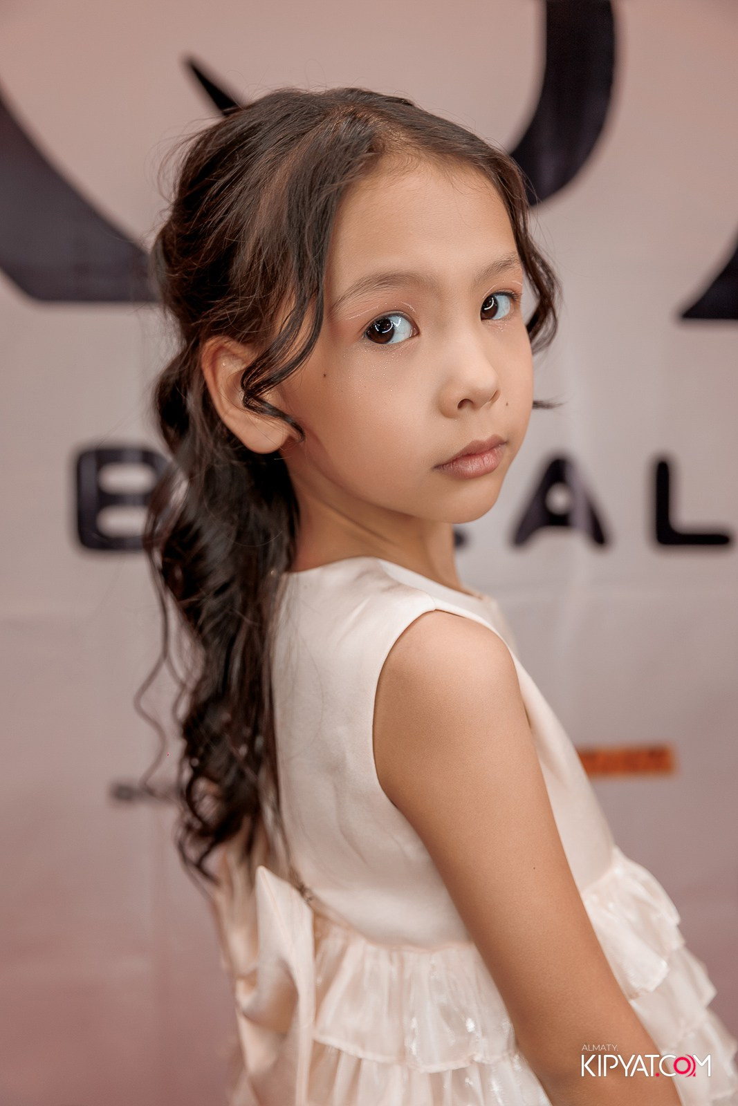 ПРЕЗЕНТАЦИЯ 10 ГРУППЫ КИНОПРОЕКТА STARBALALAR. КИПЯТКОМ АЛМАТЫ!