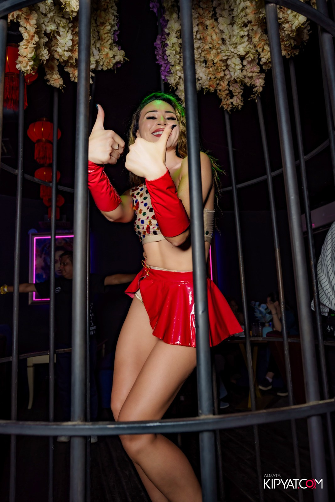 UYAT EMES BAR. КИПЯТКОМ АЛМАТЫ!