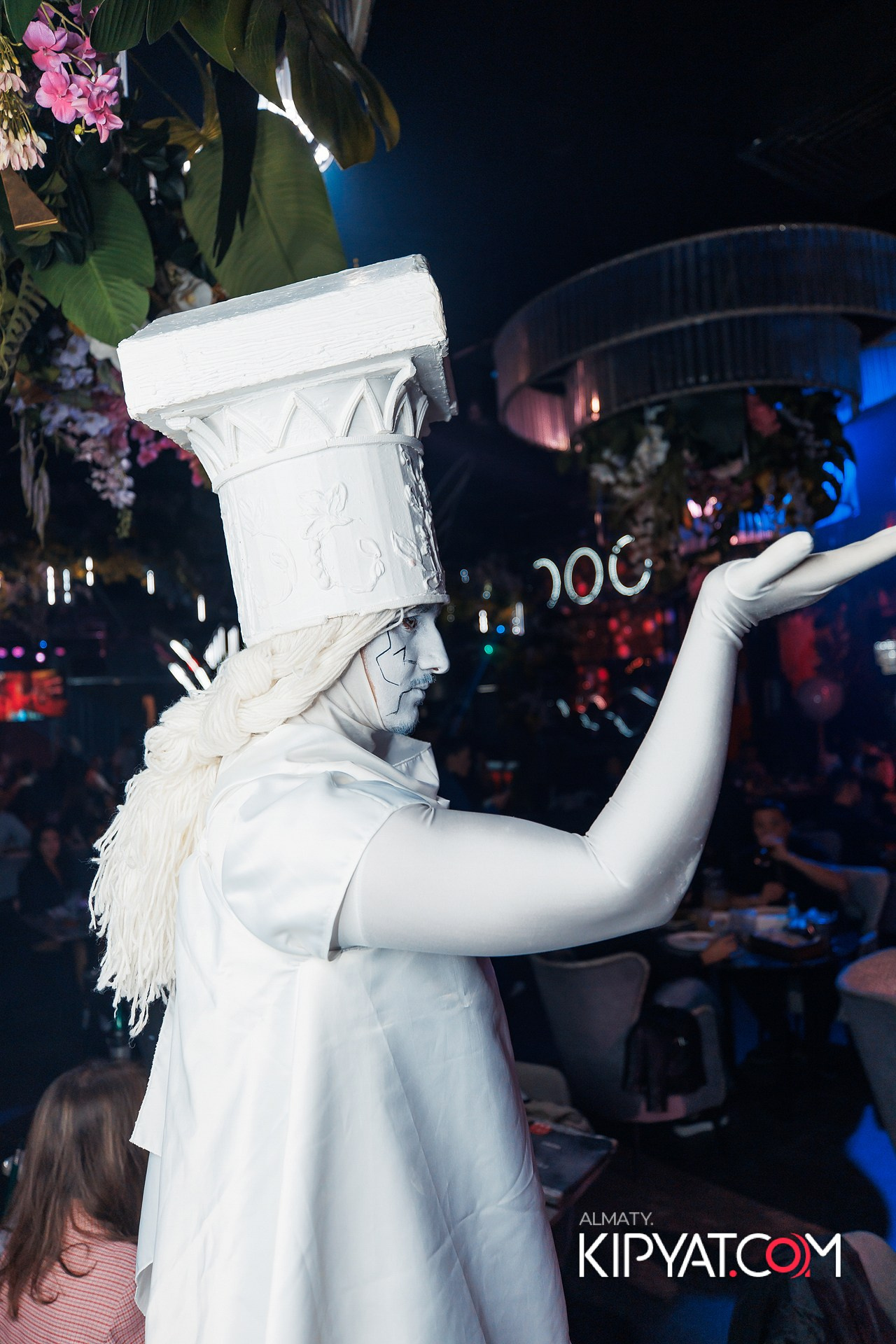 Friends bar & terrace. КИПЯТКОМ АЛМАТЫ!