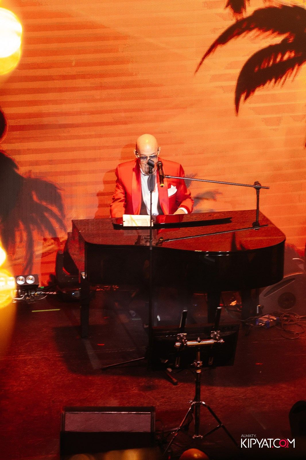 МИХАИЛ ШУФУТИНСКИЙ С СОЛЬНЫМ КОНЦЕРТОМ В QUEEN ALMATY. КИПЯТКОМ АЛМАТЫ!