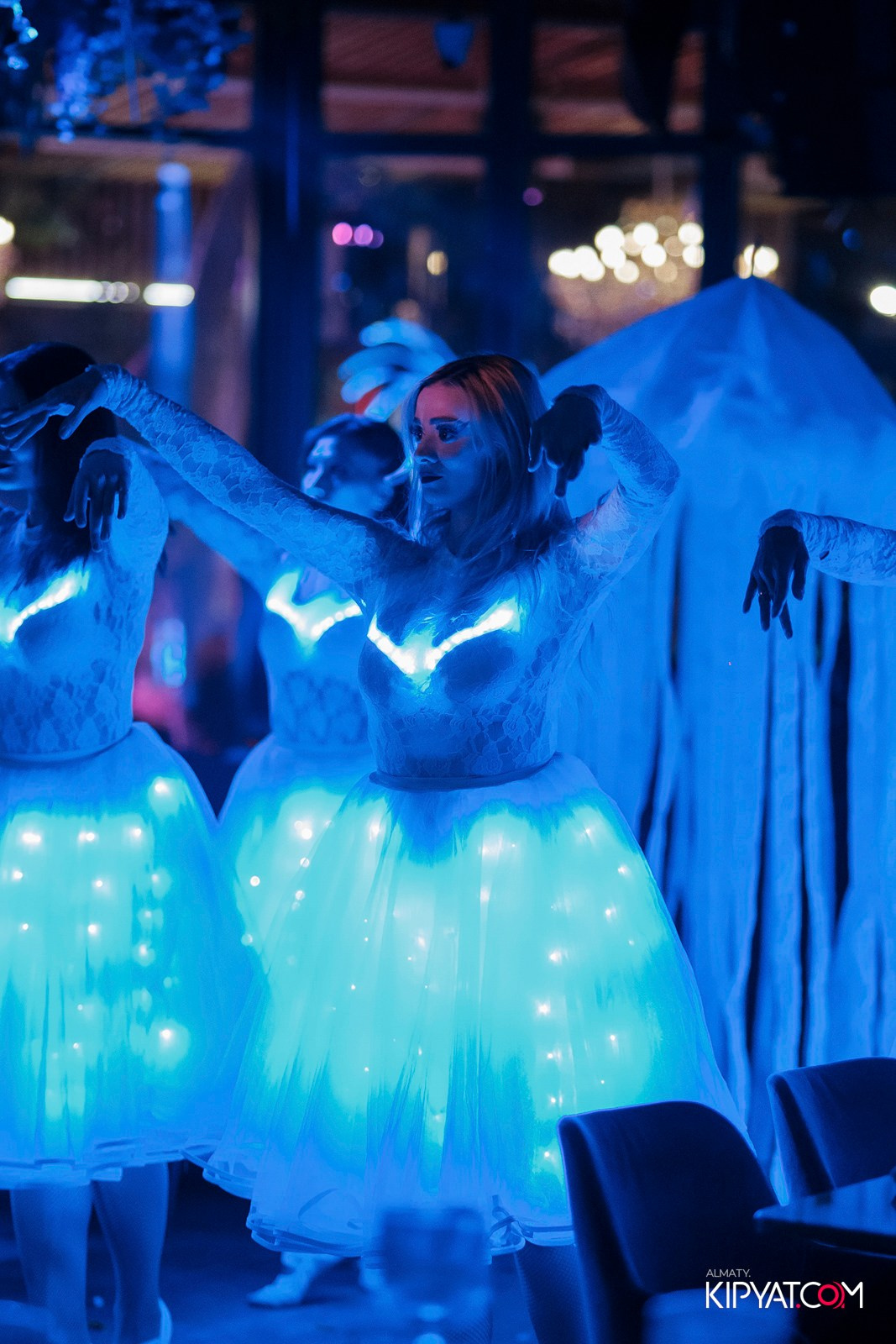 FRIENDS BAR & TERRACE. КИПЯТКОМ АЛМАТЫ!