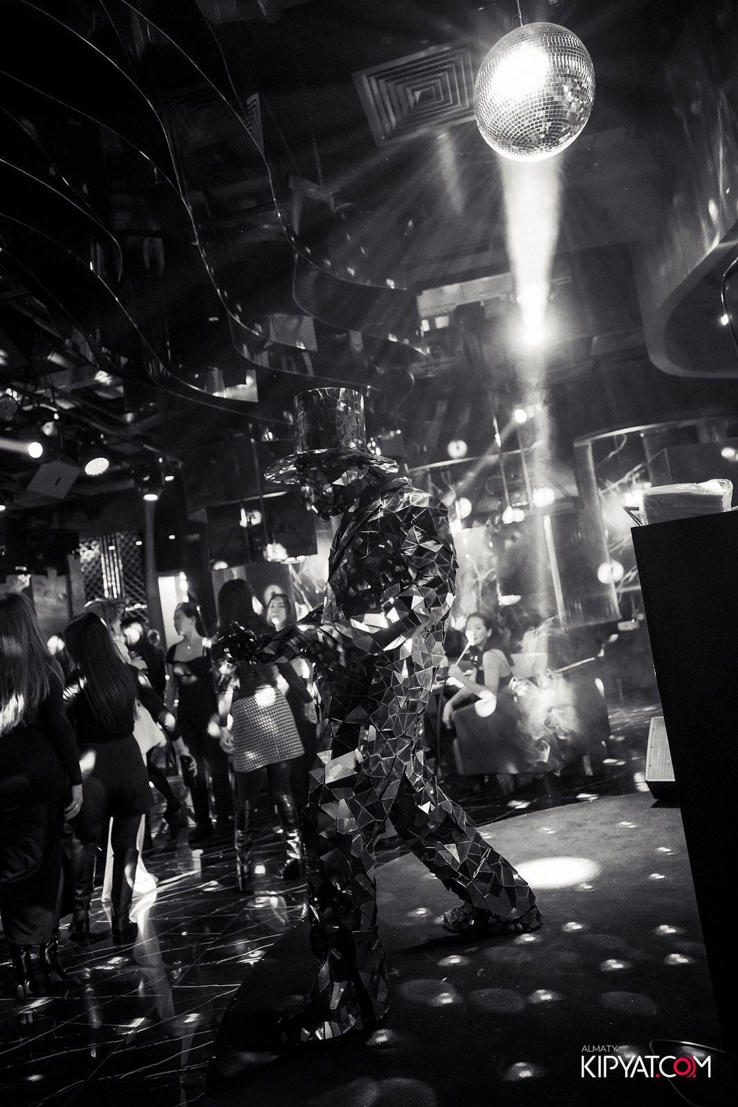 MOOD KARAOKE & TERRACE. КИПЯТКОМ АЛМАТЫ!