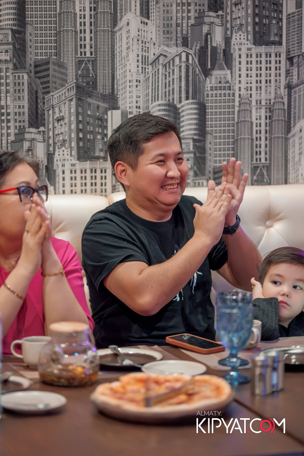 НОВОГОДНИЙ ОТЧЕТНЫЙ КОНЦЕРТ МУЗЫКАЛЬНОЙ ШКОЛЫ «SOULWAY». КИПЯТКОМ АЛМАТЫ!