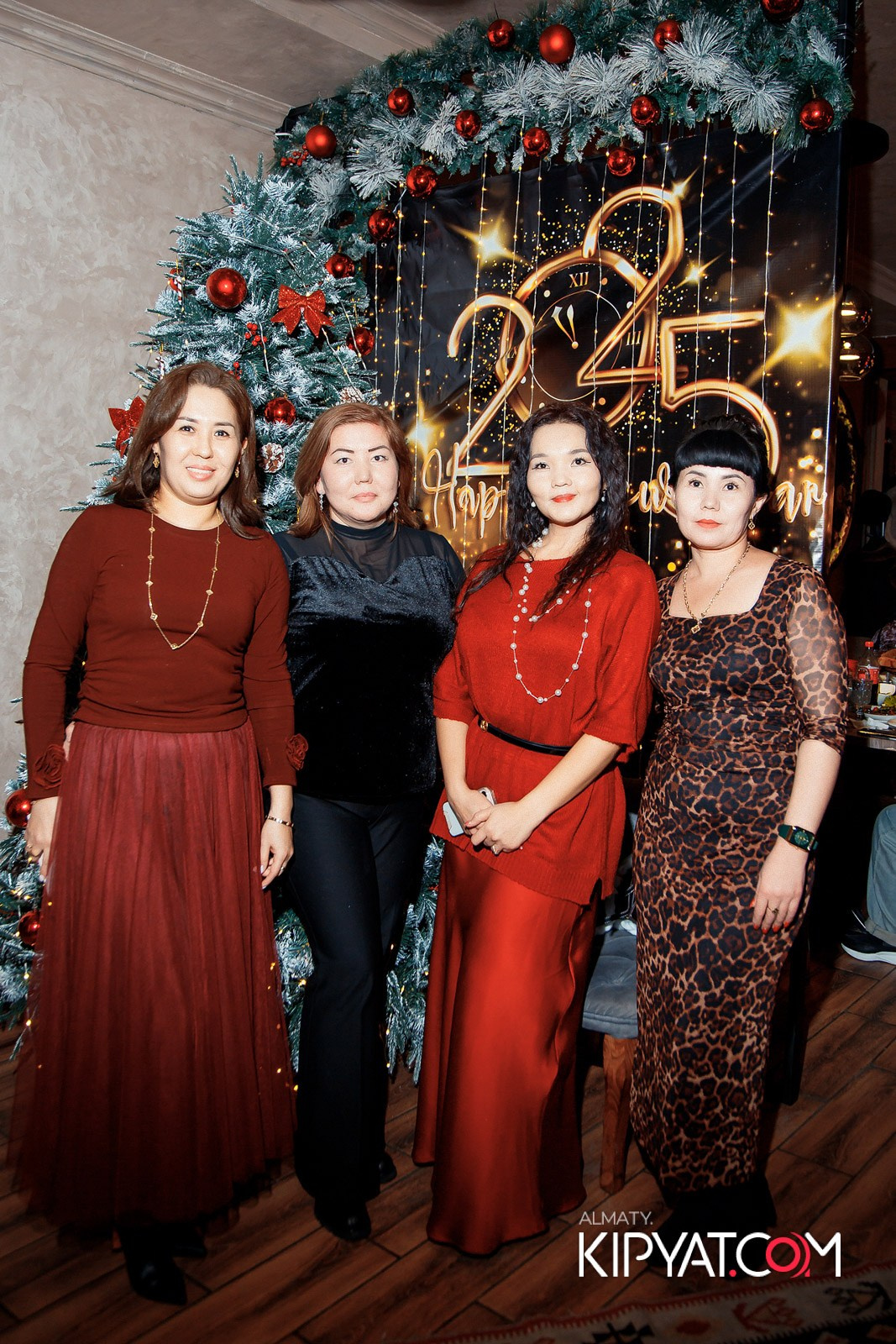 КАФЕ ЖАСМИН НА МОМЫШУЛЫ. КИПЯТКОМ АЛМАТЫ!