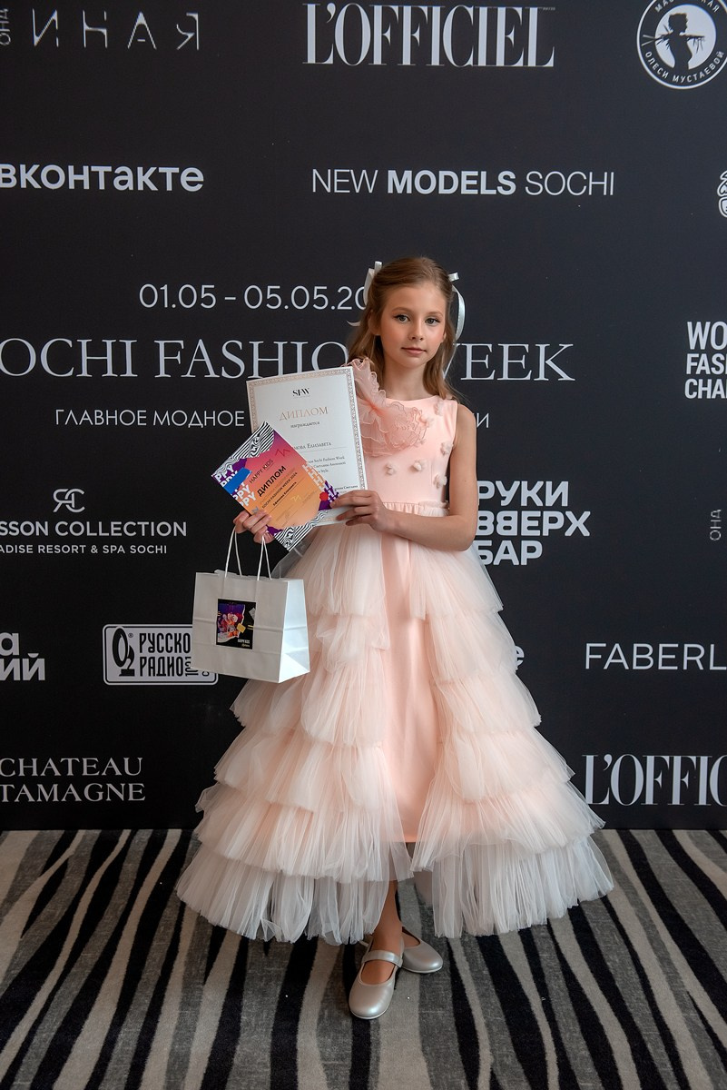 SochiFashionWeek2024 дизайнер Анохина. Семейный и коммерческий фотограф в Сочи Александр Бодунов