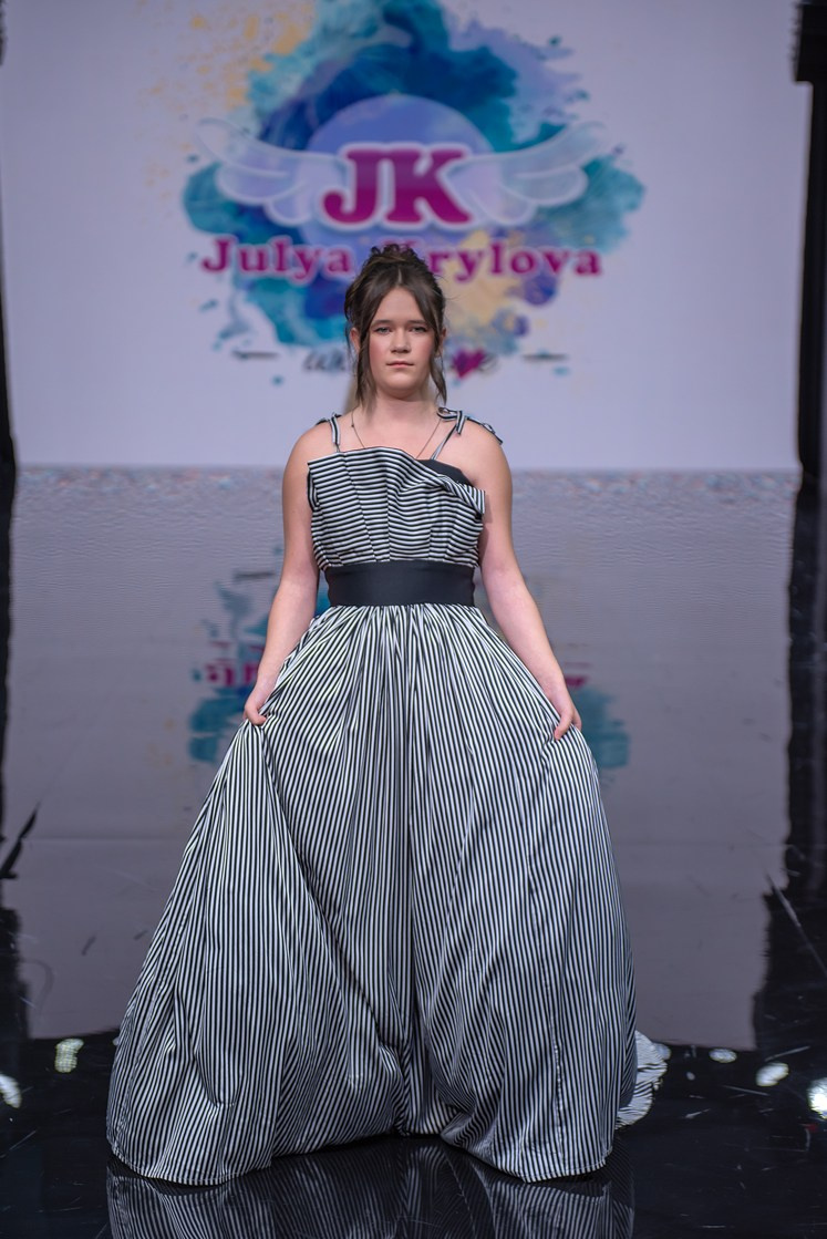 SochiFashionWeek2024 дизайнер Юлия Крылова. Семейный и коммерческий фотограф в Сочи Александр Бодунов