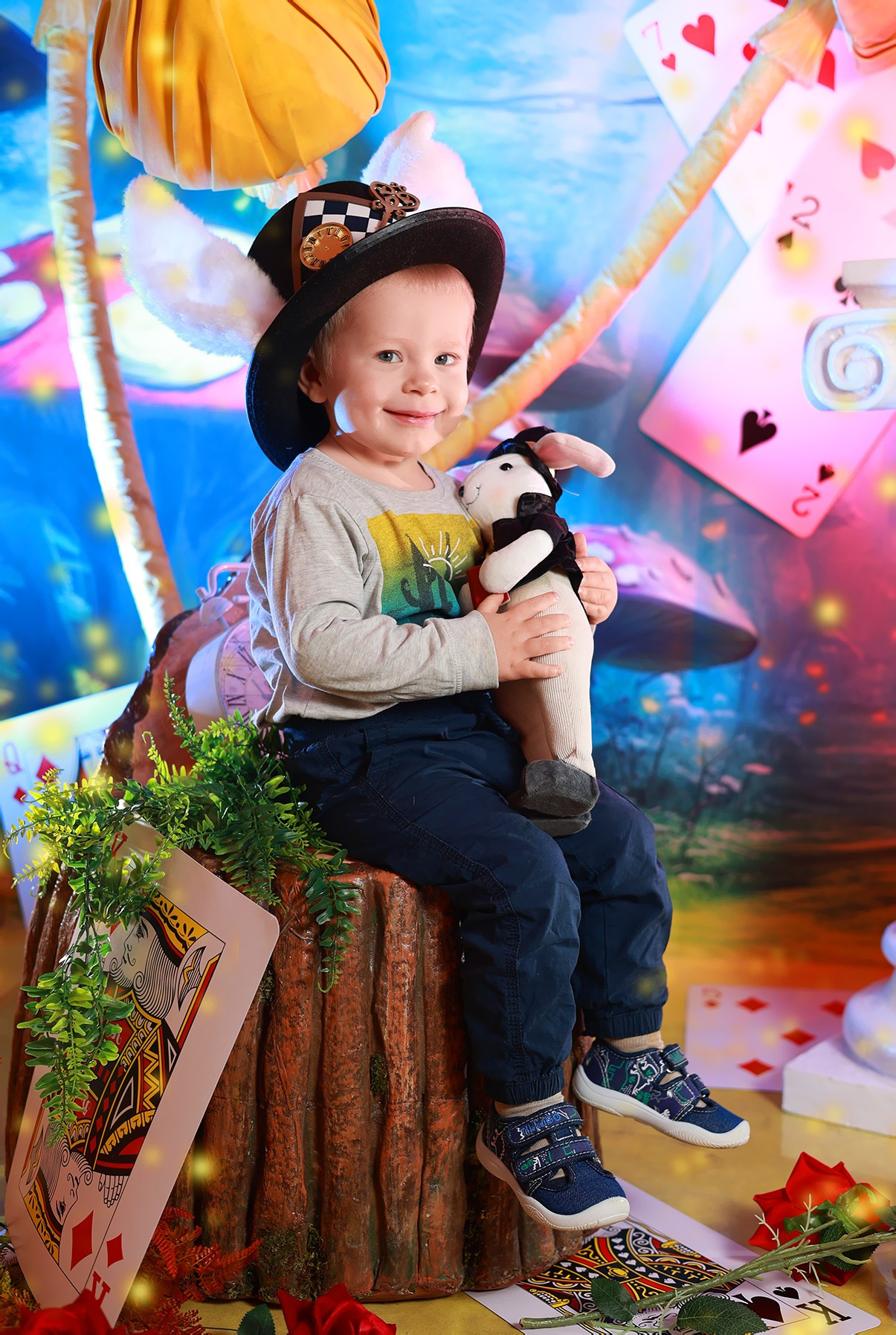 Алиса в стране чудес. Выпускные альбомы в Иваново в детский сад и школу. Александр и Светлана Янкины