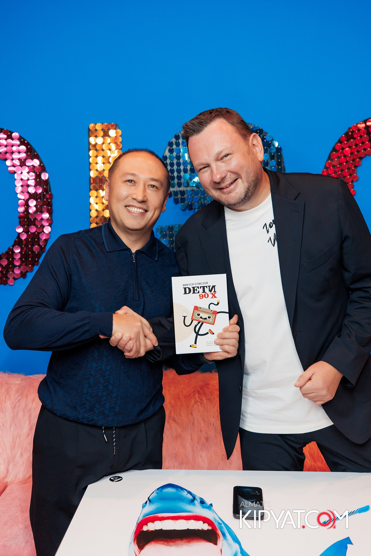 ПРЕЗЕНТАЦИЯ КНИГИ ВИКТОРА ЕЛИСЕЕВА. КИПЯТКОМ АЛМАТЫ!