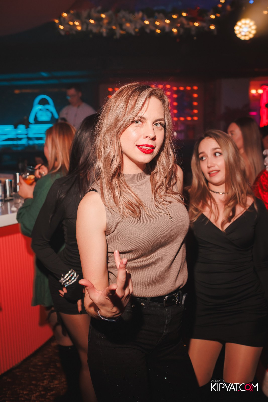 FITNESS ЁЛКА в ночном клубе SANTA BARBARA. КИПЯТКОМ АЛМАТЫ!