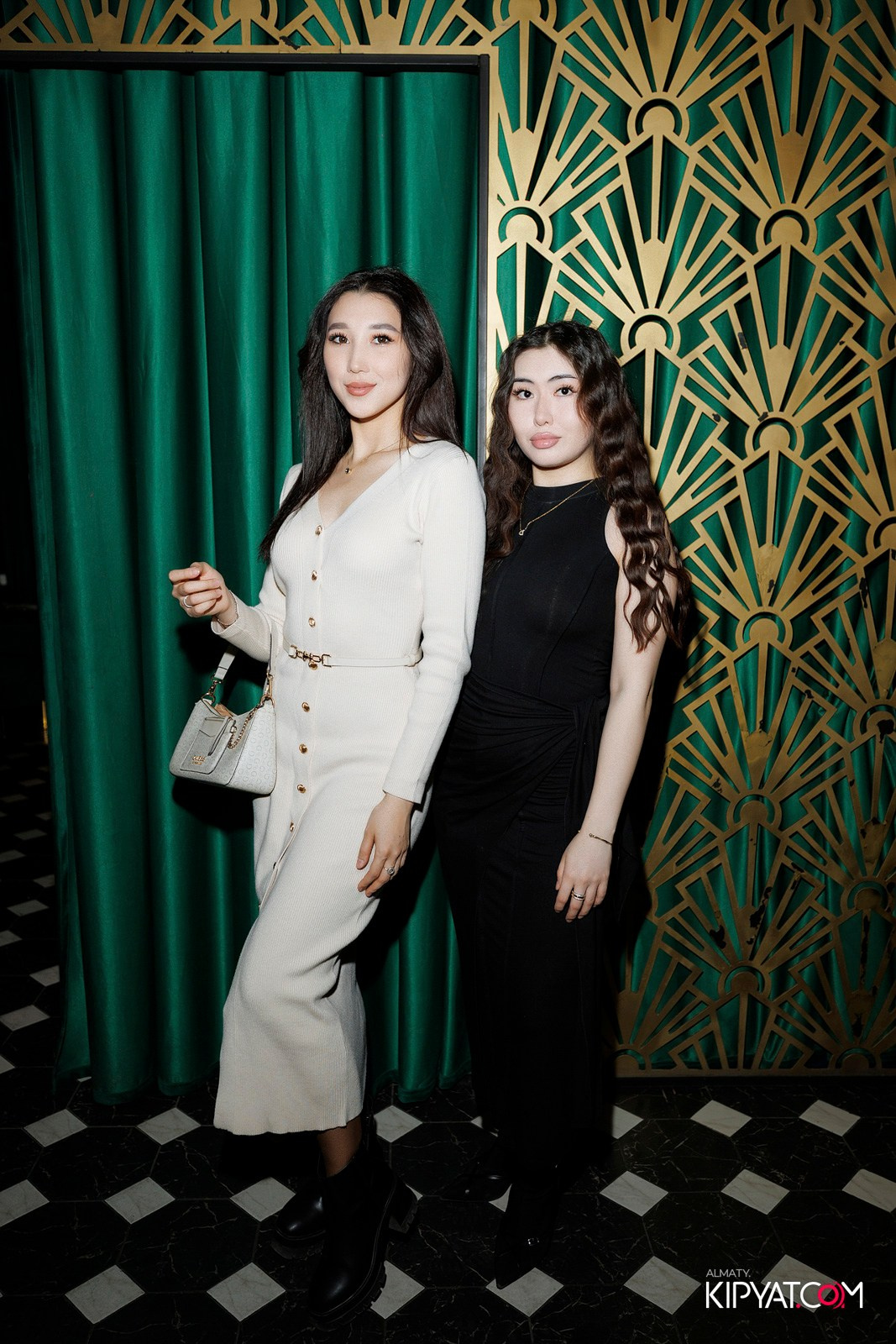 OLOVO BAR НА САТПАЕВА. КИПЯТКОМ АЛМАТЫ! Фотосъемка мероприятий в Алматы