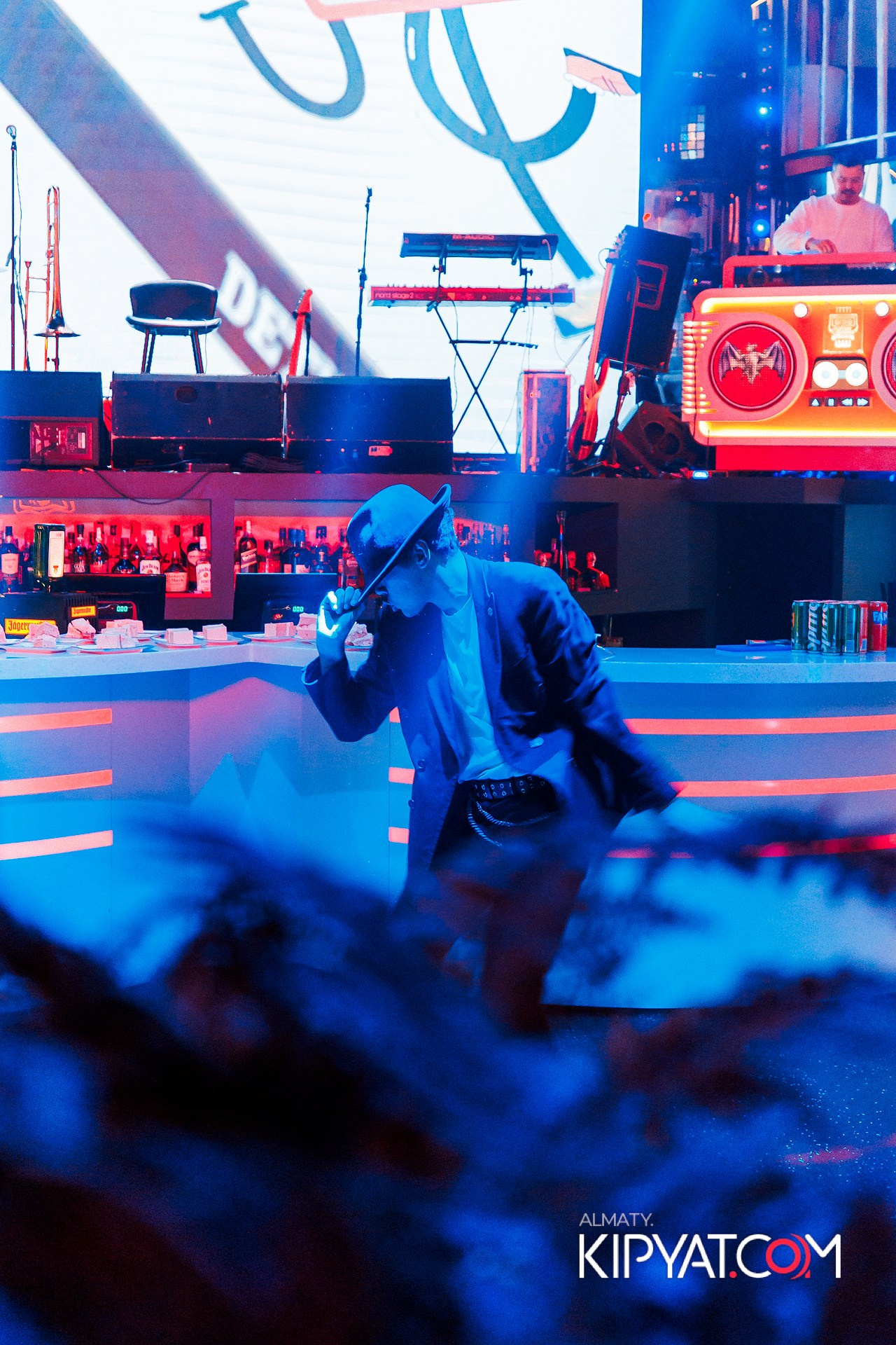 ПРЕЗЕНТАЦИЯ КНИГИ ВИКТОРА ЕЛИСЕЕВА. КИПЯТКОМ АЛМАТЫ!