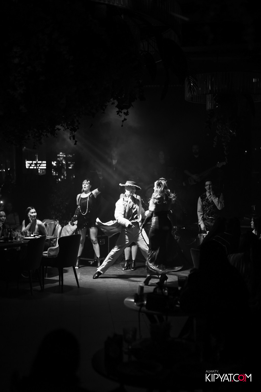 FRIENDS BAR & TERRACE. КИПЯТКОМ АЛМАТЫ!