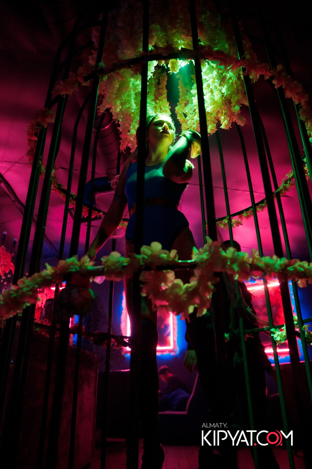 UYAT EMES BAR. КИПЯТКОМ АЛМАТЫ!