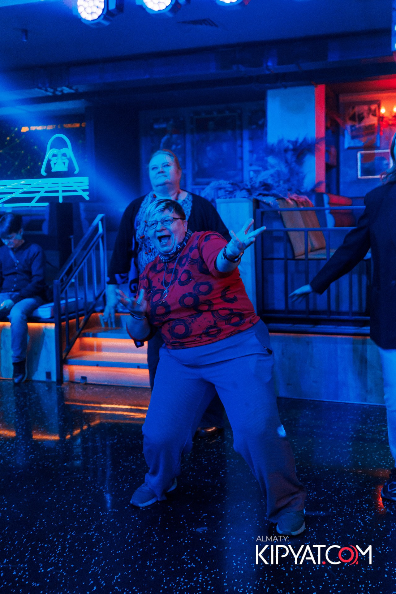 ПРЕЗЕНТАЦИЯ КНИГИ ВИКТОРА ЕЛИСЕЕВА. КИПЯТКОМ АЛМАТЫ!