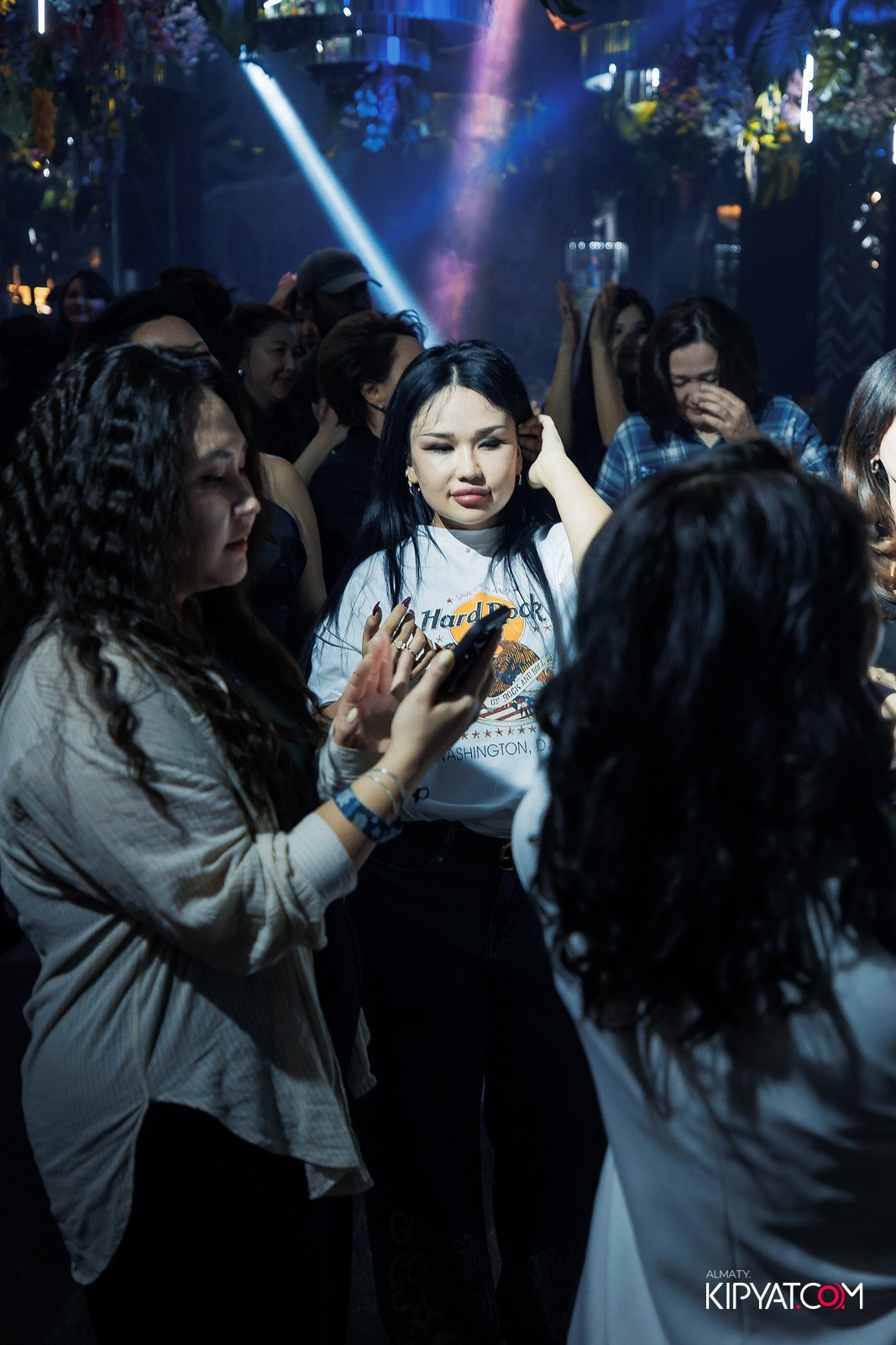 FRIENDS BAR & TERRACE. КИПЯТКОМ АЛМАТЫ!